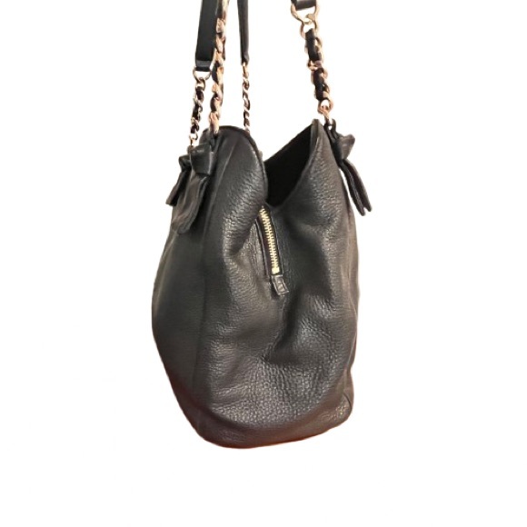 Tory Burch- Harper Tote Bag in Black Pebble Leather with Gold-Tone Hardware - Picture 4 of 13